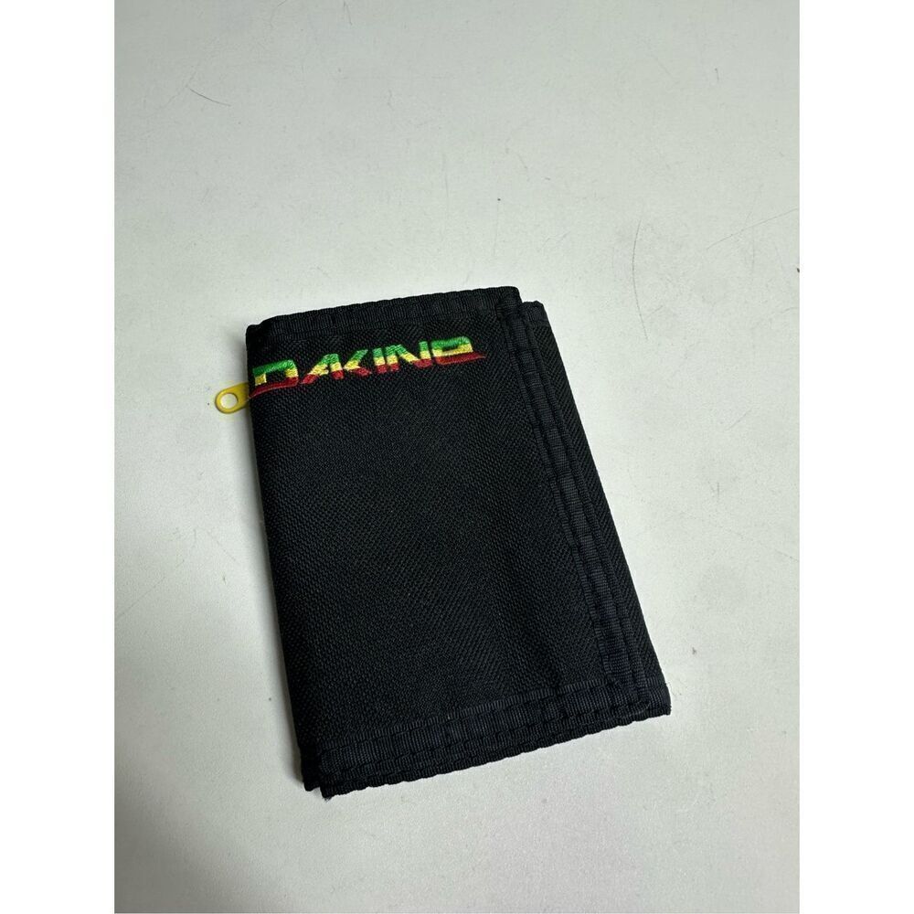 Dakine Vert Rail Wallet 5 slots ID Window Black Coin Zip Embroidered Logo EUC